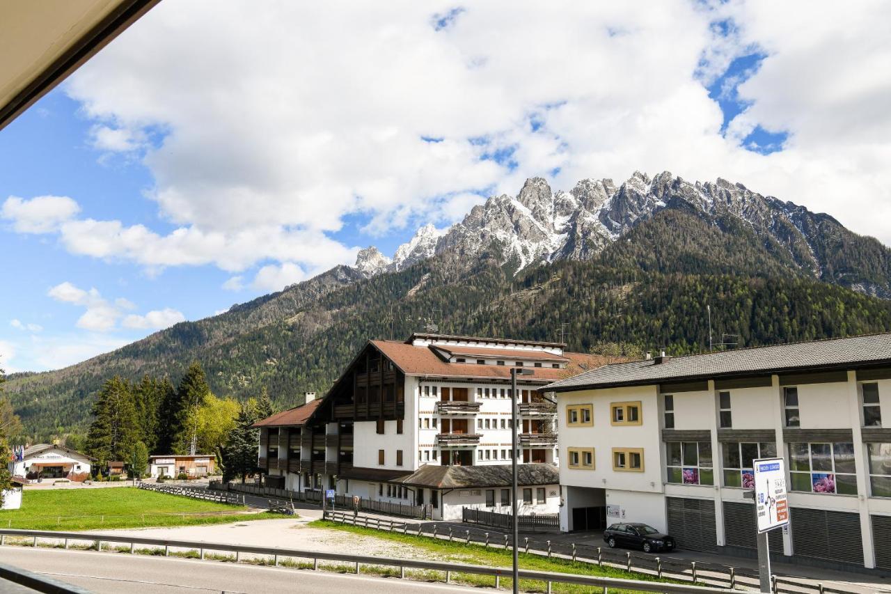 Guesthouse Rosengarten Dobbiaco Bagian luar foto