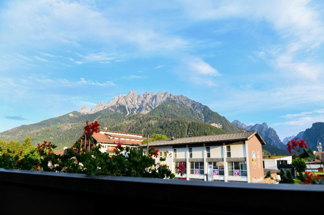 Guesthouse Rosengarten Dobbiaco Bagian luar foto