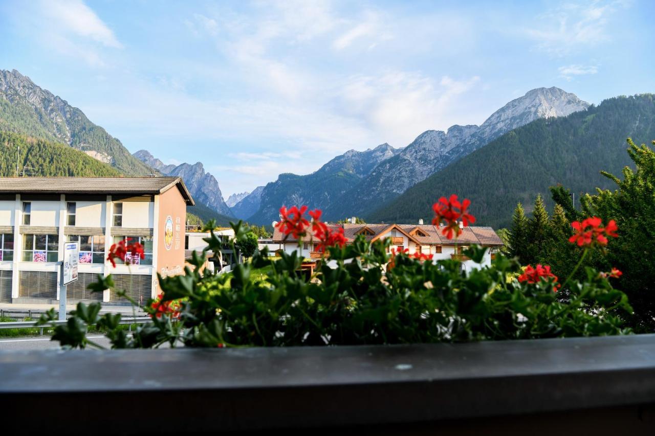 Guesthouse Rosengarten Dobbiaco Bagian luar foto