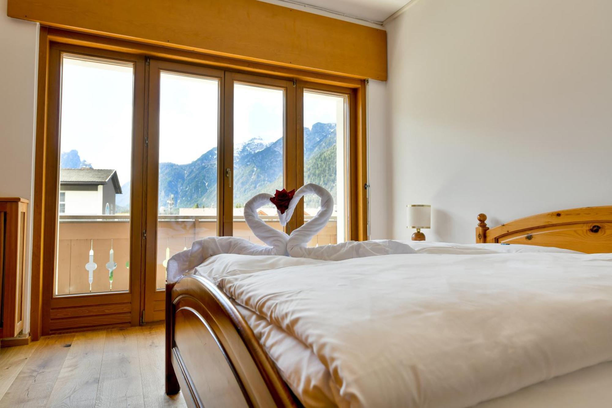 Guesthouse Rosengarten Dobbiaco Bagian luar foto